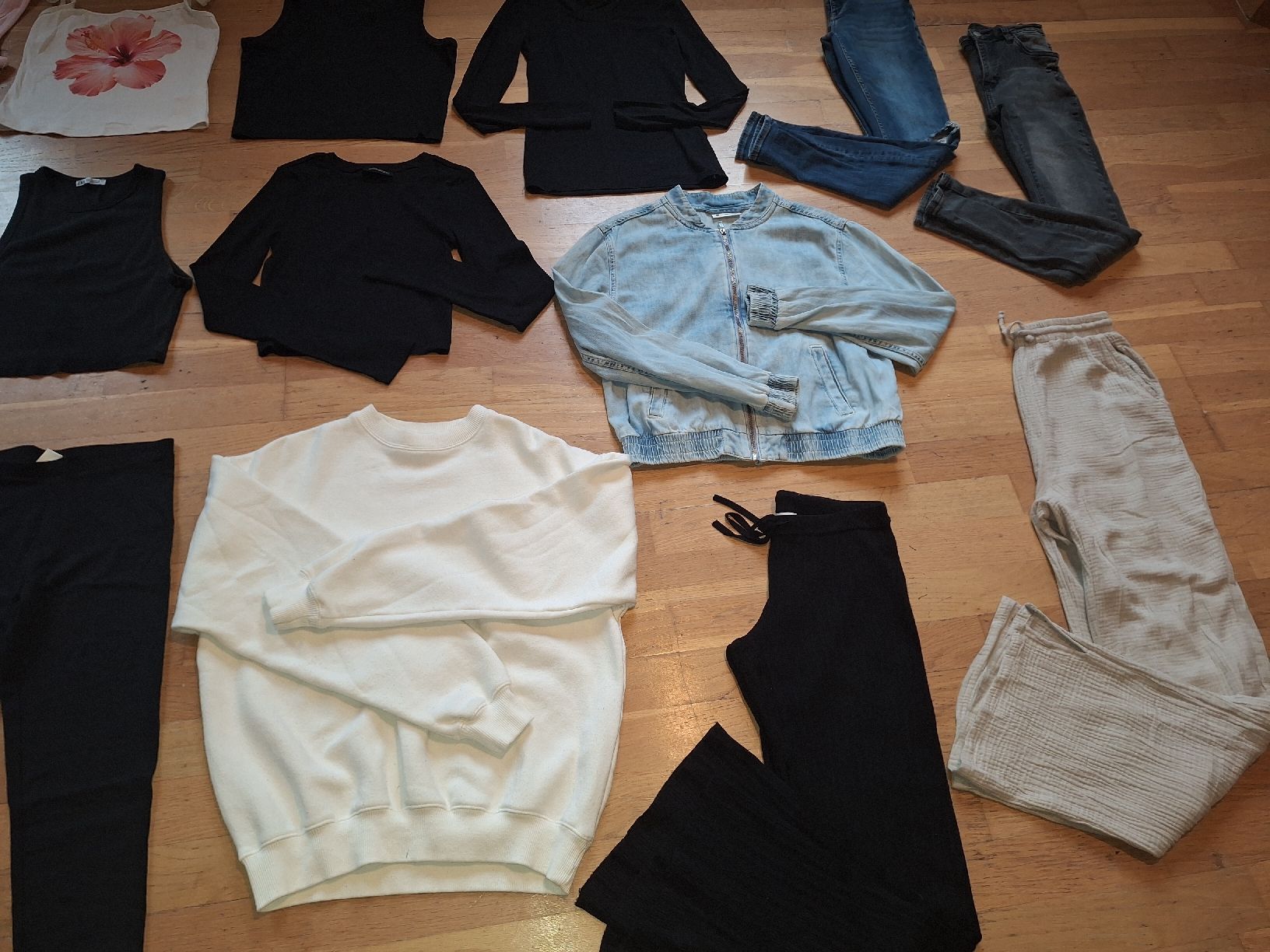 Lots de vêtements: Kleiderpaket Damen – Neuf (Voir description) à Tamins par VW99 5