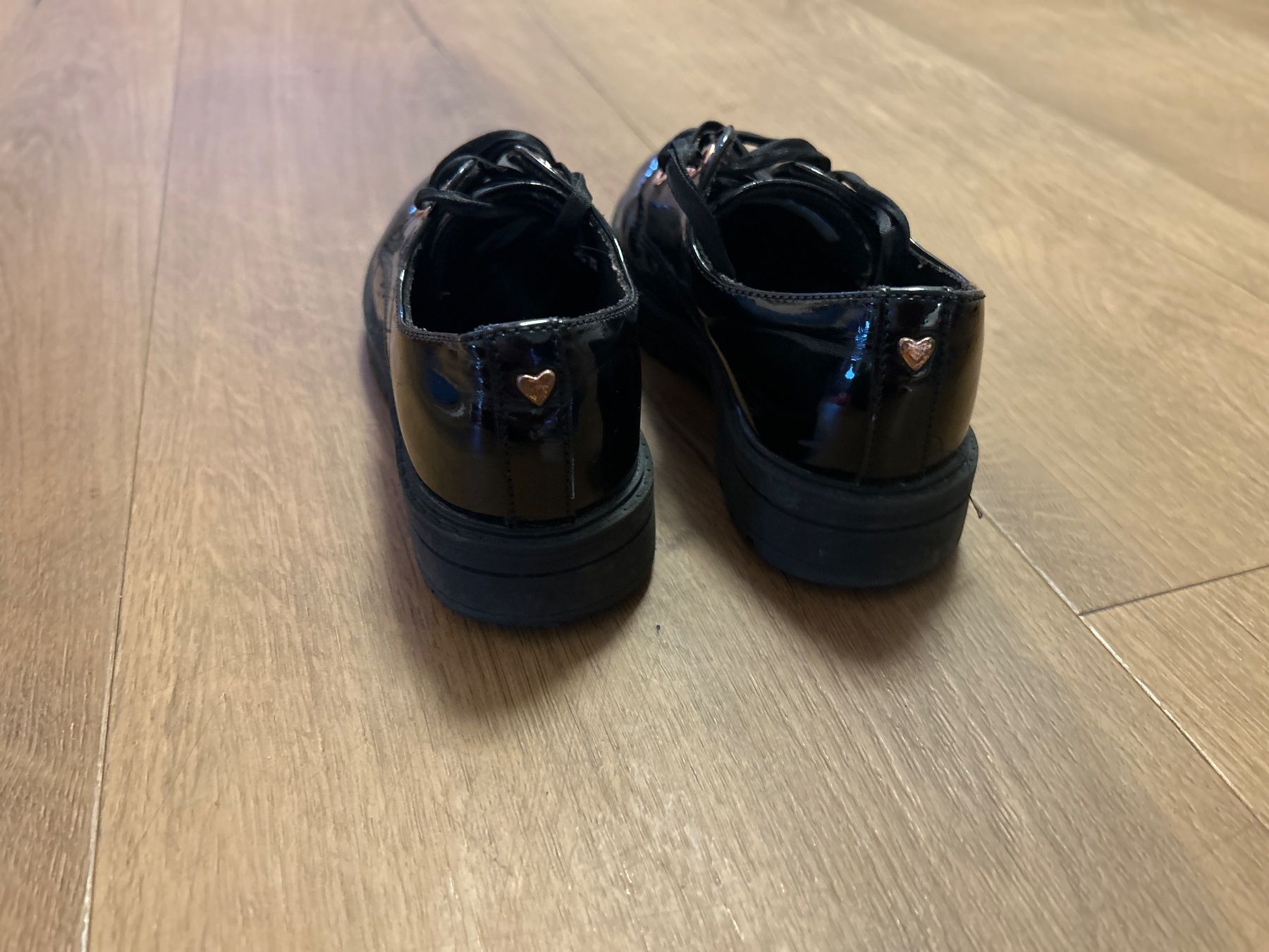 Next Scarpe per ragazze: Next Halbschuhe Lack Mädchen Gr 32.5 – Usato da Regensdorf venduto da Spyke55 3