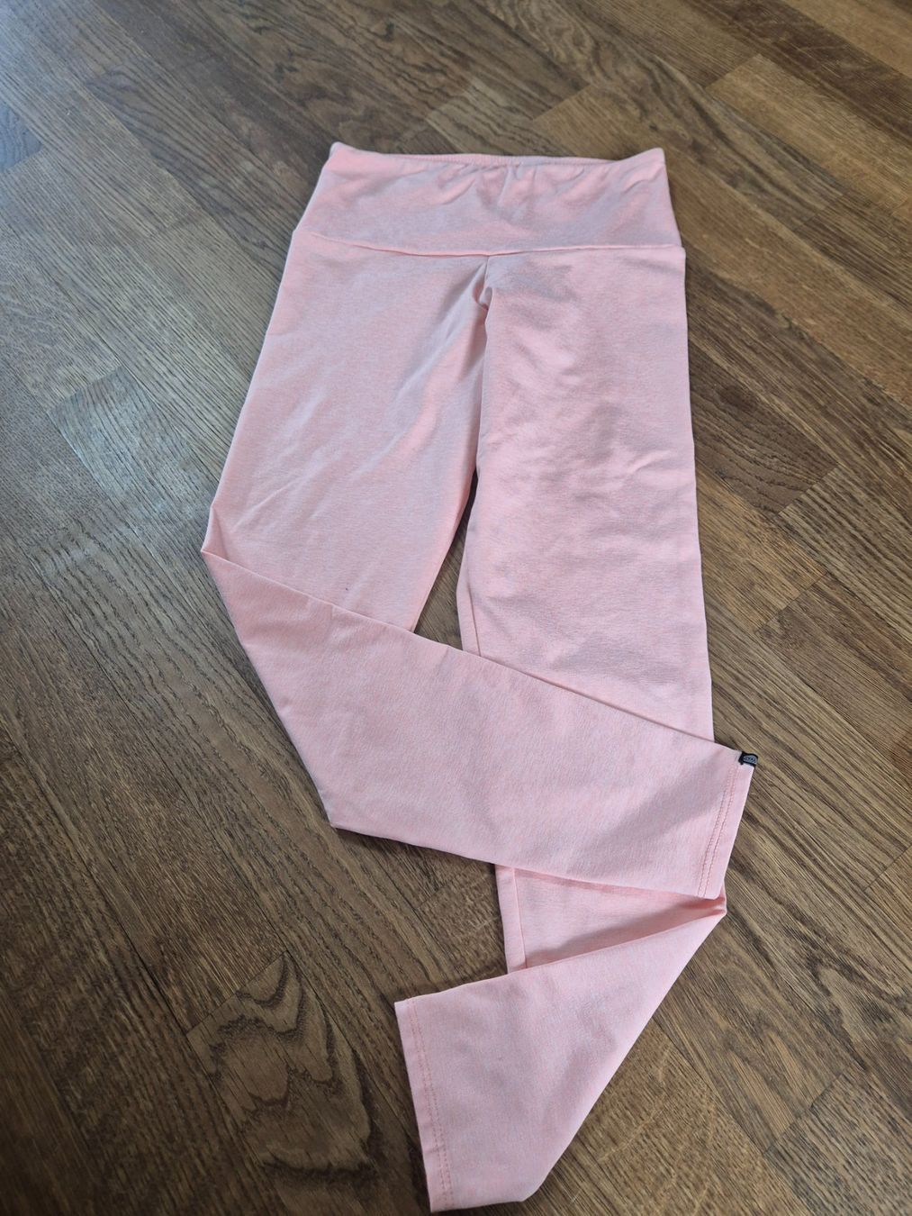 Leggings: Onzie salmon leggings size XS – D'occasion à Zürich par monadiederich