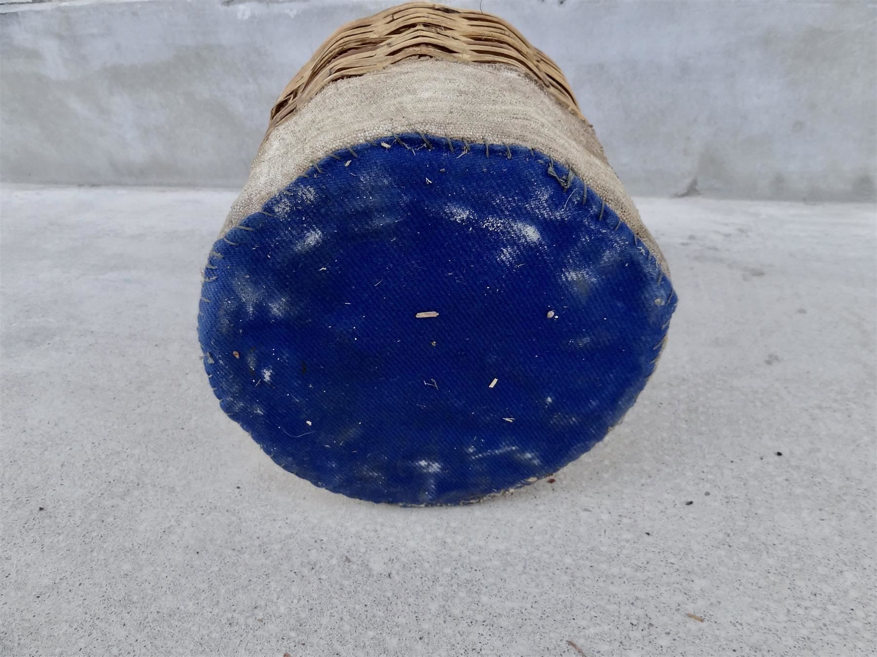 Bottiglie: alte grosse Korbflasche – Nuovo e nell'imballaggio originale da Kerzers venduto da Flaschenposten 7