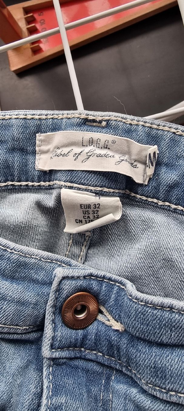 H&M Jeans: LO.G.G. Jeans Shorts, Denim, Gr. 32 – Gebraucht aus Rupperswil von greenangel4 2