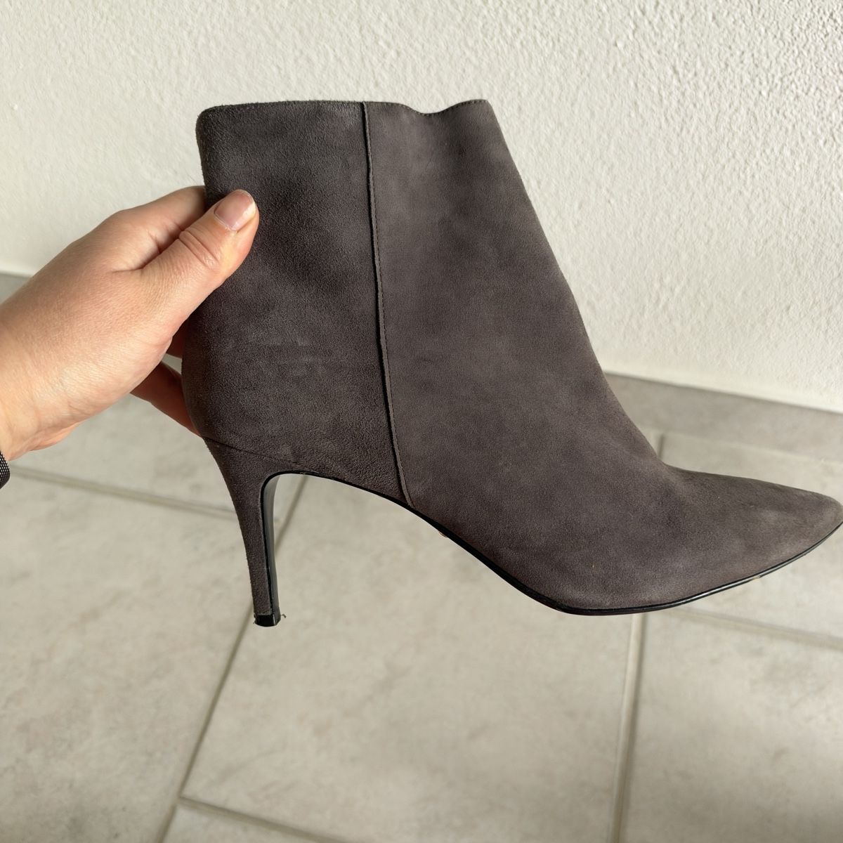Dune London Scarpe da donna: Gray suede ankle boots with heels – Usato da Zofingen venduto da JumpInVintage 1