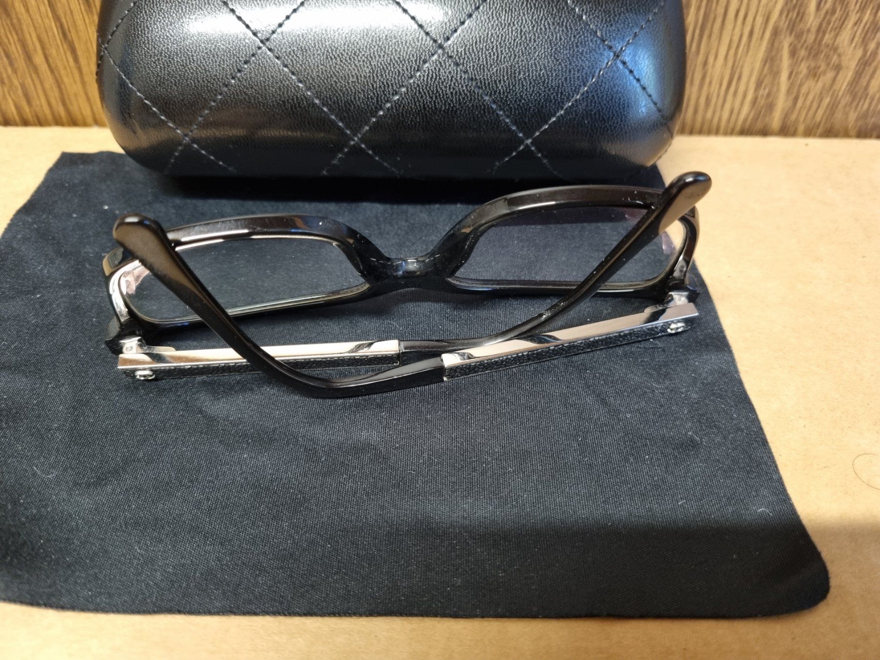 Chanel Occhiali & Lenti: Chanel Brille mit Etui Schwarz – Usato da Schaffhausen venduto da Leveron13 3