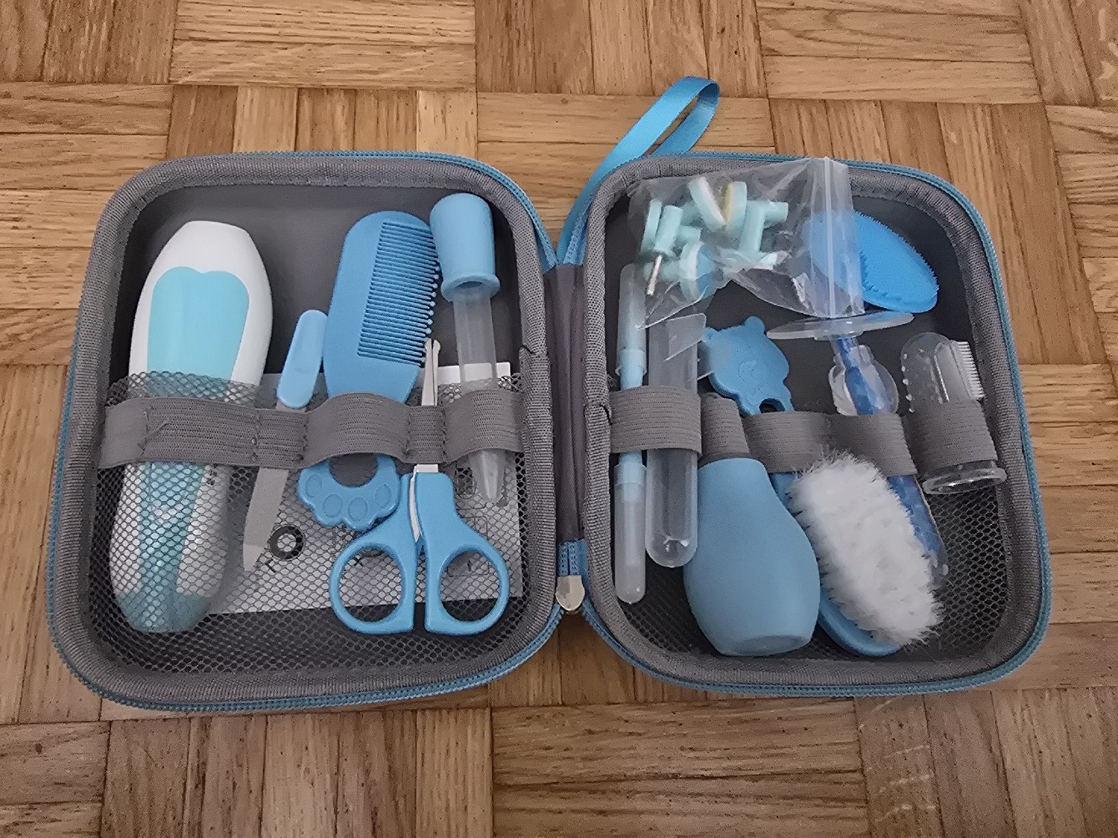 Sonstige Körperpflege: Baby Pflege Set mit Tasche blau – Gebraucht aus Effretikon von Yanaa247