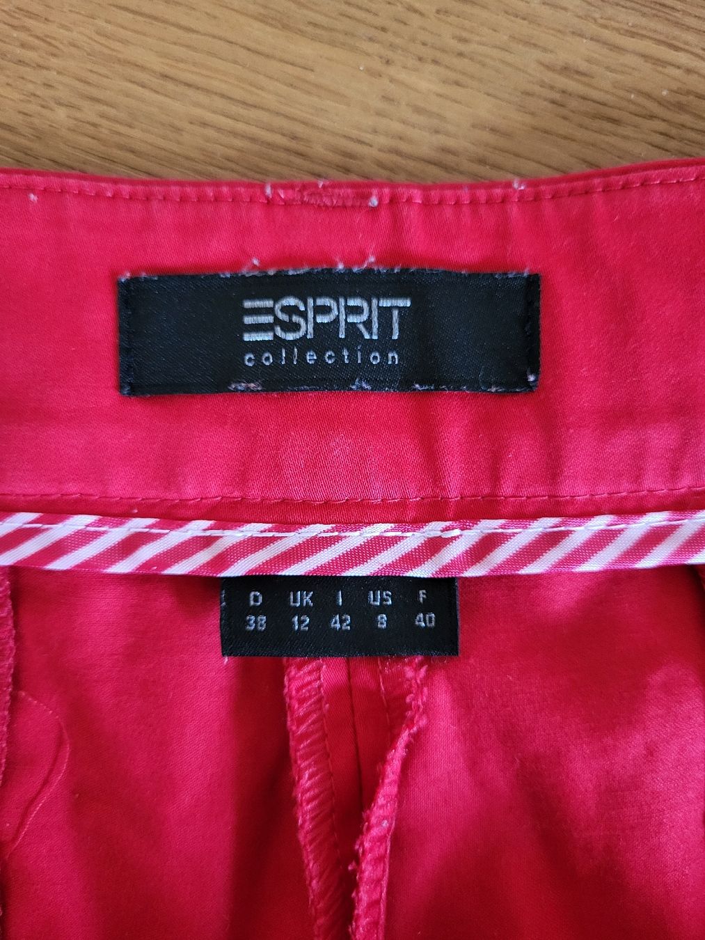 Esprit Hosen: Esprit Shorts rot Gr 38  – Neu (gemäss Beschreibung) aus St.Gallen von Einstein87 2