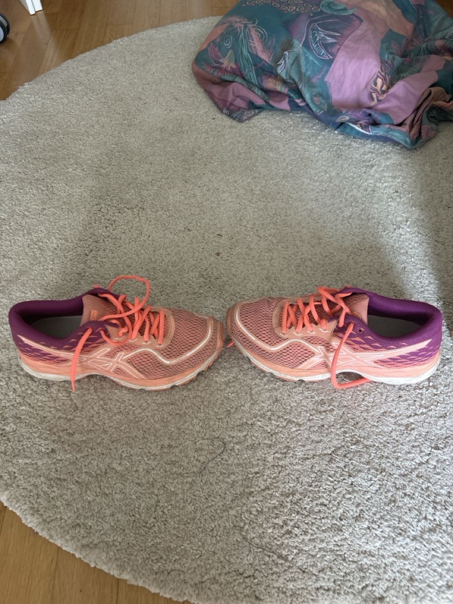 Asics Scarpe da donna: Asics Gel-Cumulus 19 Laufschuhe – Usato da Kehrsatz venduto da Sar_2p97 1