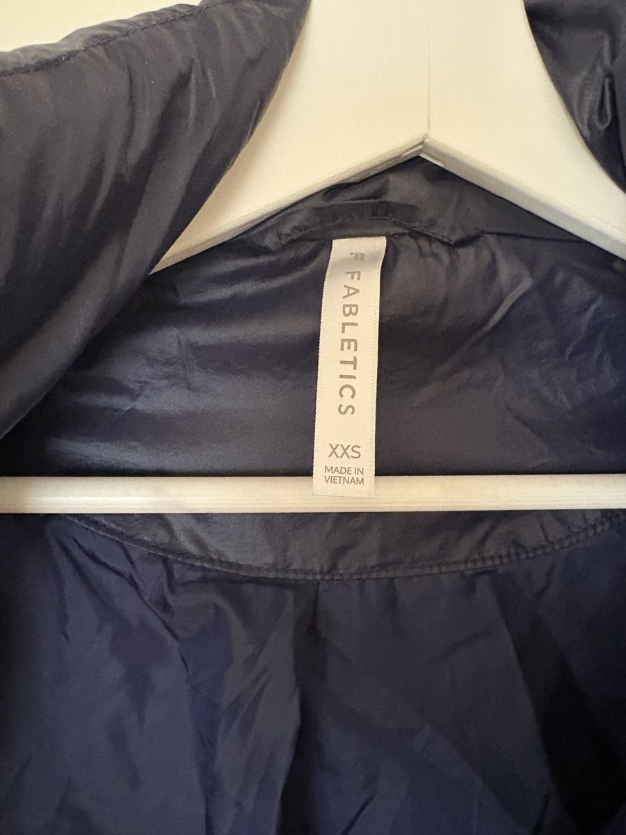 Giacche: Fabletics Winterjacke dunkelblau neu mit Etikett – Nuovo e nell'imballaggio originale da Oberentfelden venduto da Perle333 2