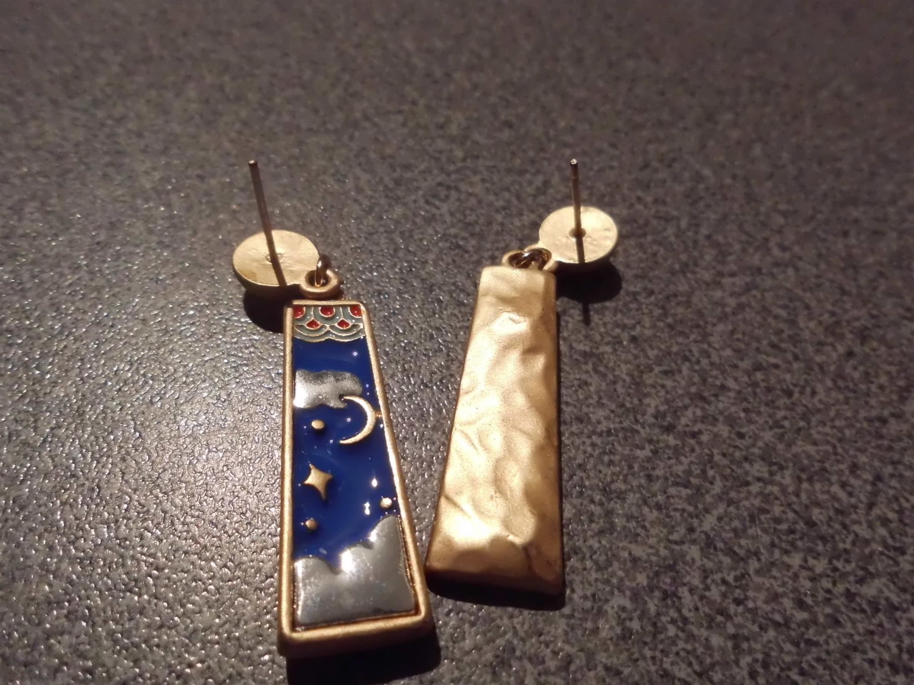 Ohrringe & -stecker: Ohrstecker, goldfarbig, blau, Sterne/Mon – Gebraucht aus Zürich von abraxas1291