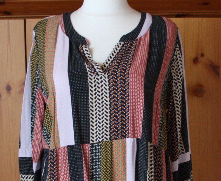Kleider: Kleid Langarm bunt Gr. XL – Gebraucht aus Flüelen von Diversicum-Curvy 1
