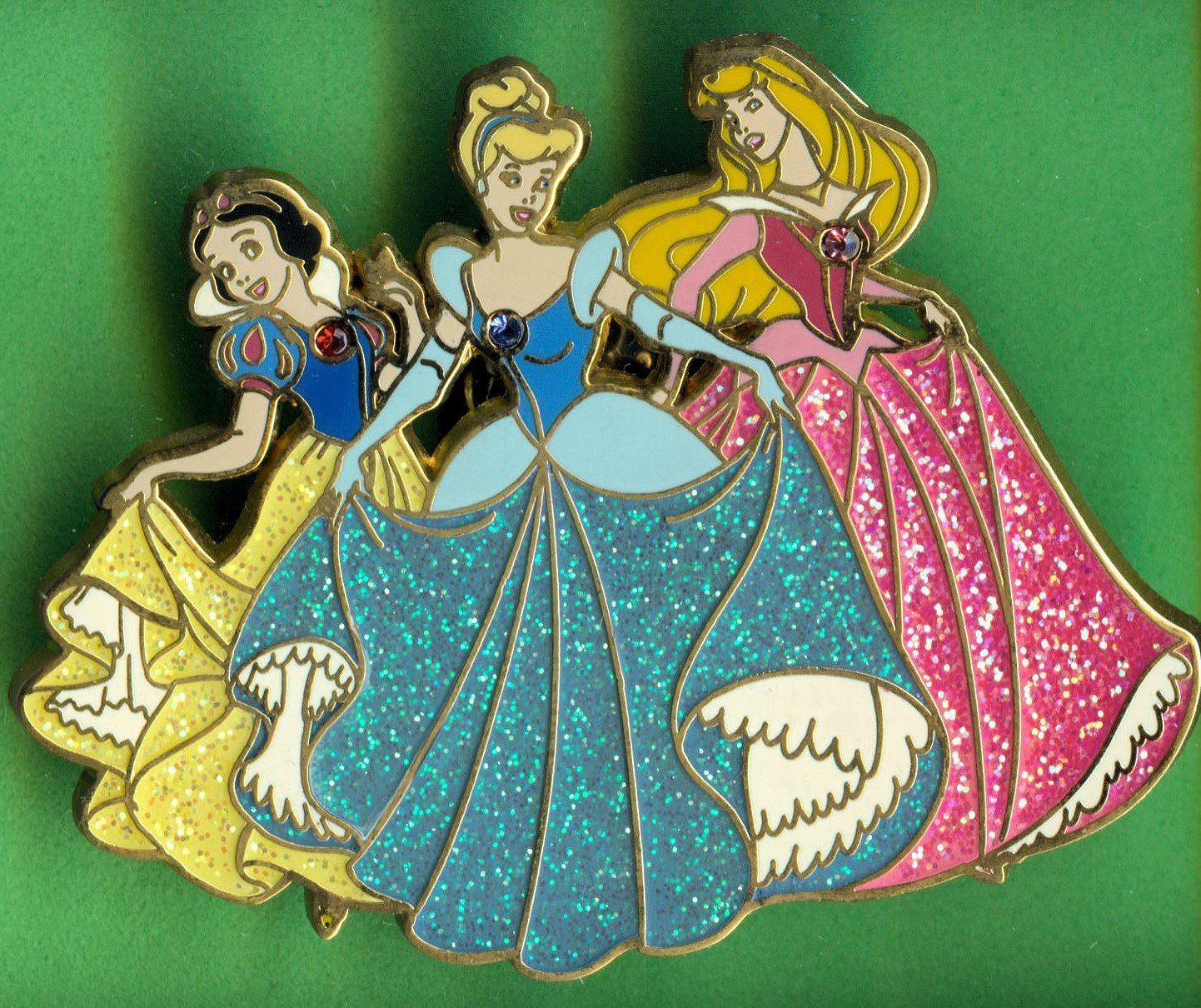 Disney Placchette & Badge: Disney   CINDERELLA   AURORA  SCHNEEWITTCHEN – Usato da Winterthur venduto da Sammleroase