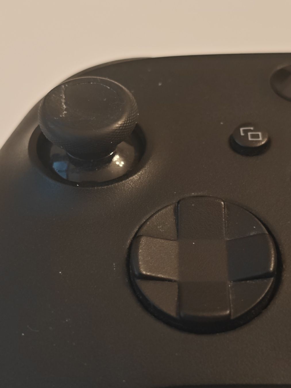 Microsoft Controller: XBOX SERIES WIRELESS CONTROLLER - CARBON BLACK – Gebraucht aus Wettingen von Rostrs 2