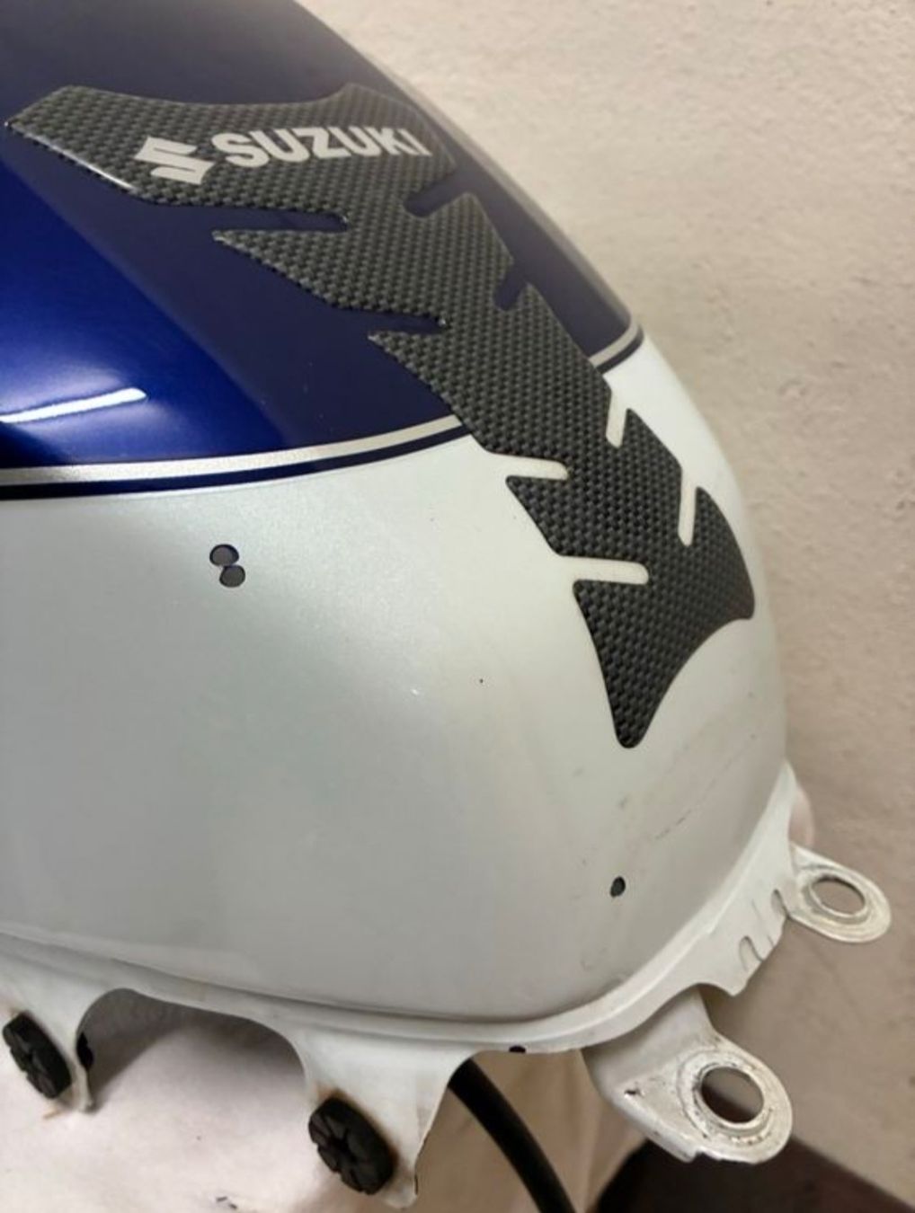 Suzuki Accessori per altri veicoli: Suzuki GSX 1400 Tank – Usato da Zürich venduto da EuleCH 3