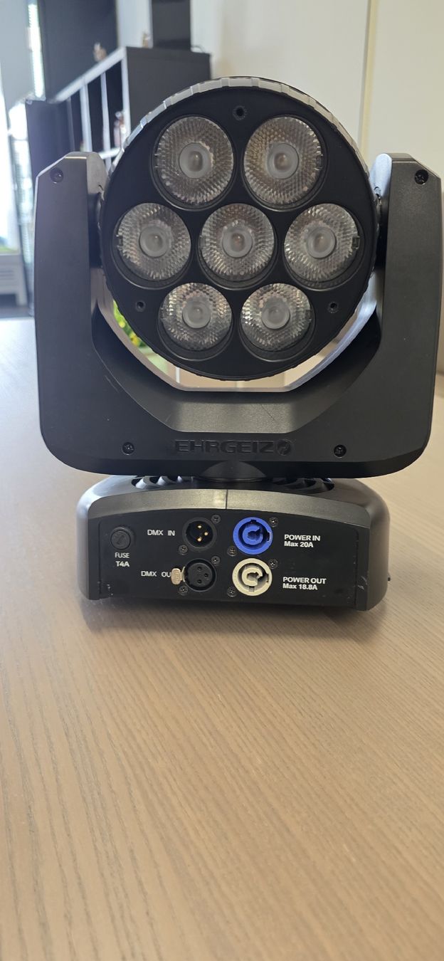 Osram Lampade: EHRGEIZ Helios 7, moving head professional mit 7 LED OSRAM  – Usato da Basel venduto da giu_9bzh