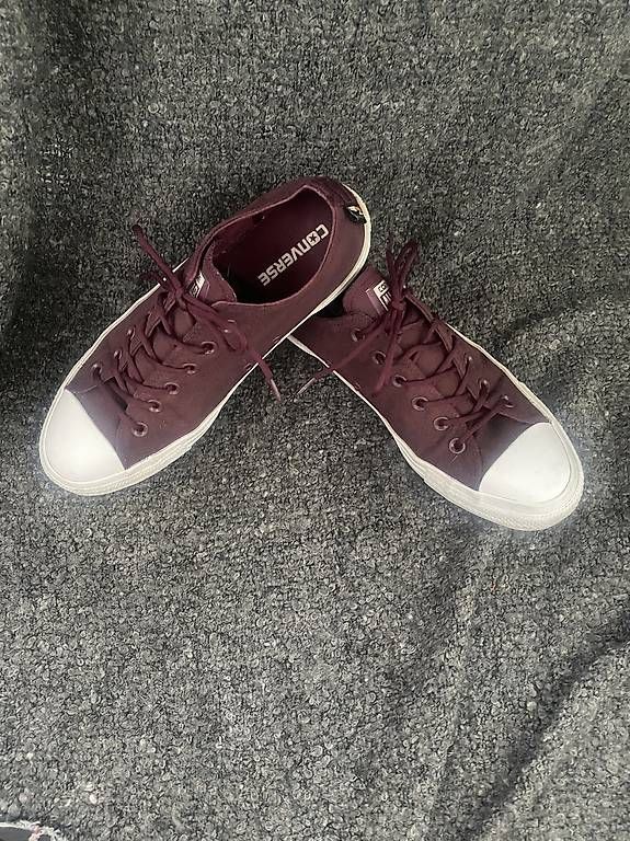 Converse Scarpe da uomo: Converse Bordeaux kurz in Grösse 41.5 – Usato da Herrenschwanden venduto da ale_5ggz 2