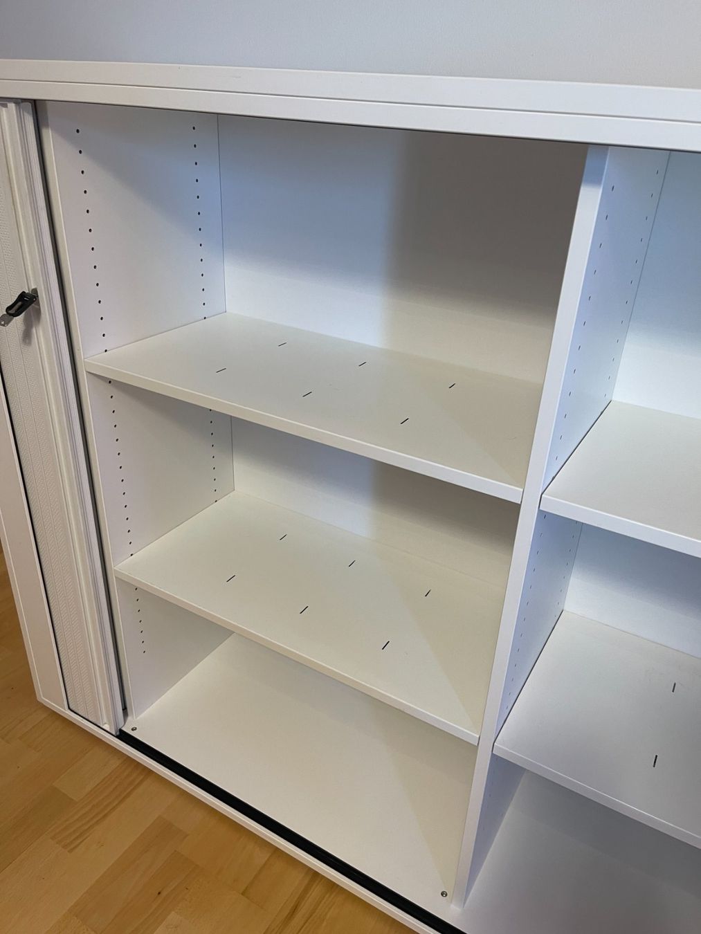 Lista Armadi: Hochwertiger  Lista Office LO Rolladenschrank – Usato da Siblingen venduto da Woltersdorf50 4