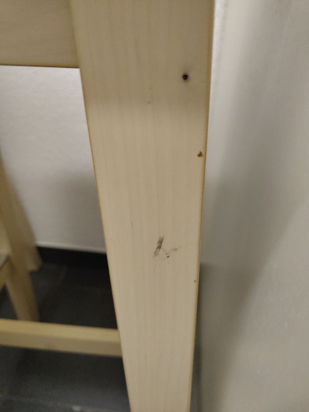 Ladenausstattungen & Messebau: Bar-Tisch und 2 Barhocker – Gebraucht aus Zürich von mar_f5d7 1