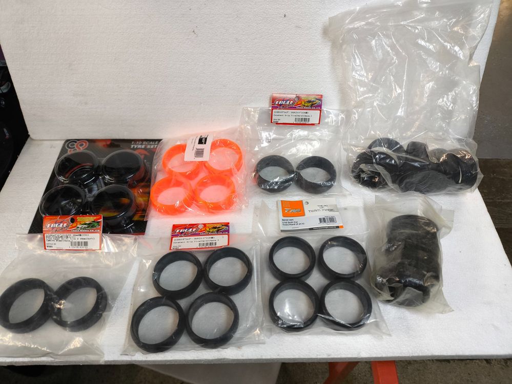 RC Kits de montage: RC Drift Komplet-Reifen-Set 1:10 – Neuf (Voir description) à Lenzburg par Moeli02