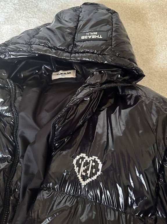 Giacche: THEA3B Berlin Puffer Jacket Schwarz/Glänzend - Gr.S – Usato da Unteriberg venduto da jas_86ch 1