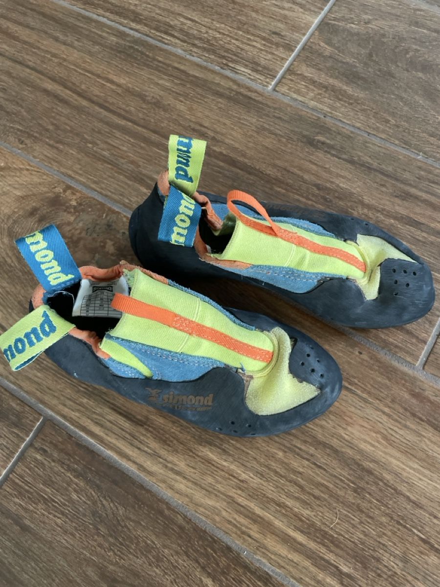 Scarpe da uomo: Kletterschuhe Simond gr 34 – Usato da Nidau venduto da Pitben