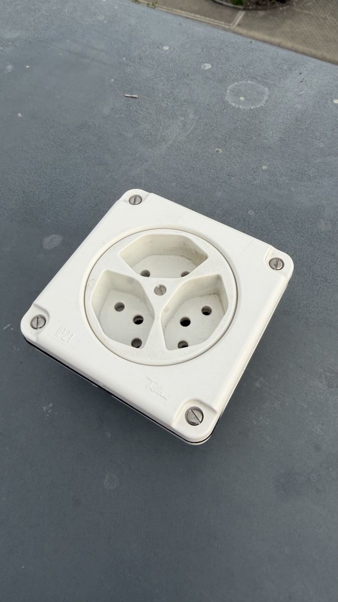 Feller Stecker: Feller 3xT13 NUP IP 21 – Gebraucht aus Wolfwil von Poulet60