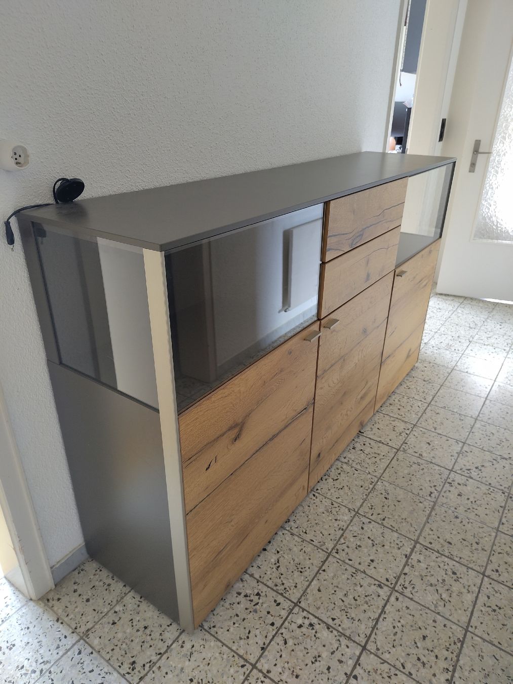 Commodes: Sideboard Eiche - Dekor mit Glasfront und Beleuchtung – D'occasion à Amden par -Munin- 1
