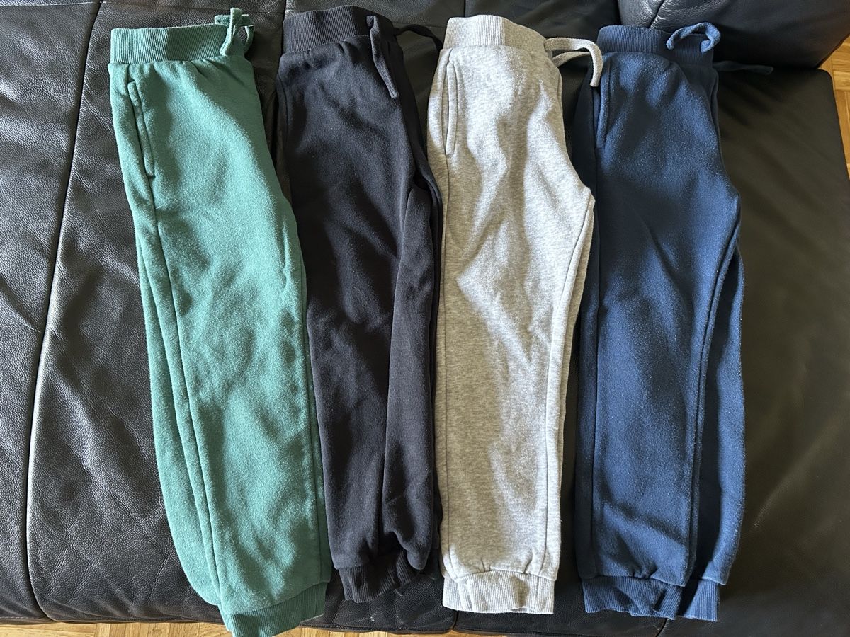 Pantaloni: Lot de 4 bas de jogging / taille 116 – Usato da Meyrin venduto da Bronx86 2