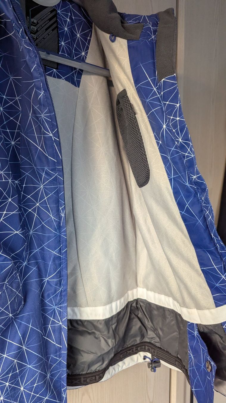 Giacche: Blaue Winterjacke Grösse 34 – Usato da Dietikon venduto da Bhelbling 3