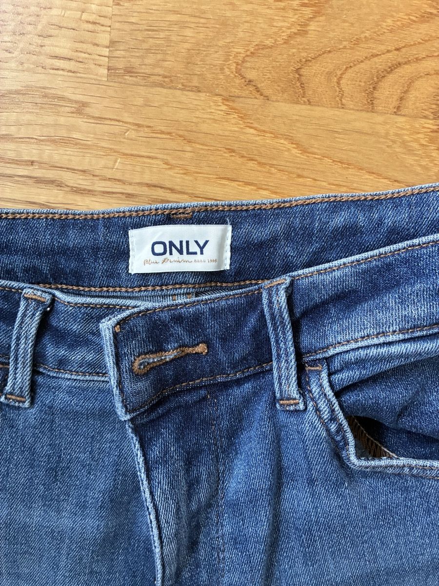 Only Jeans: Only Jeans Mid Waist Push Up – Nuovo (secondo la descrizione) da Zollikon venduto da vivienneberger 1