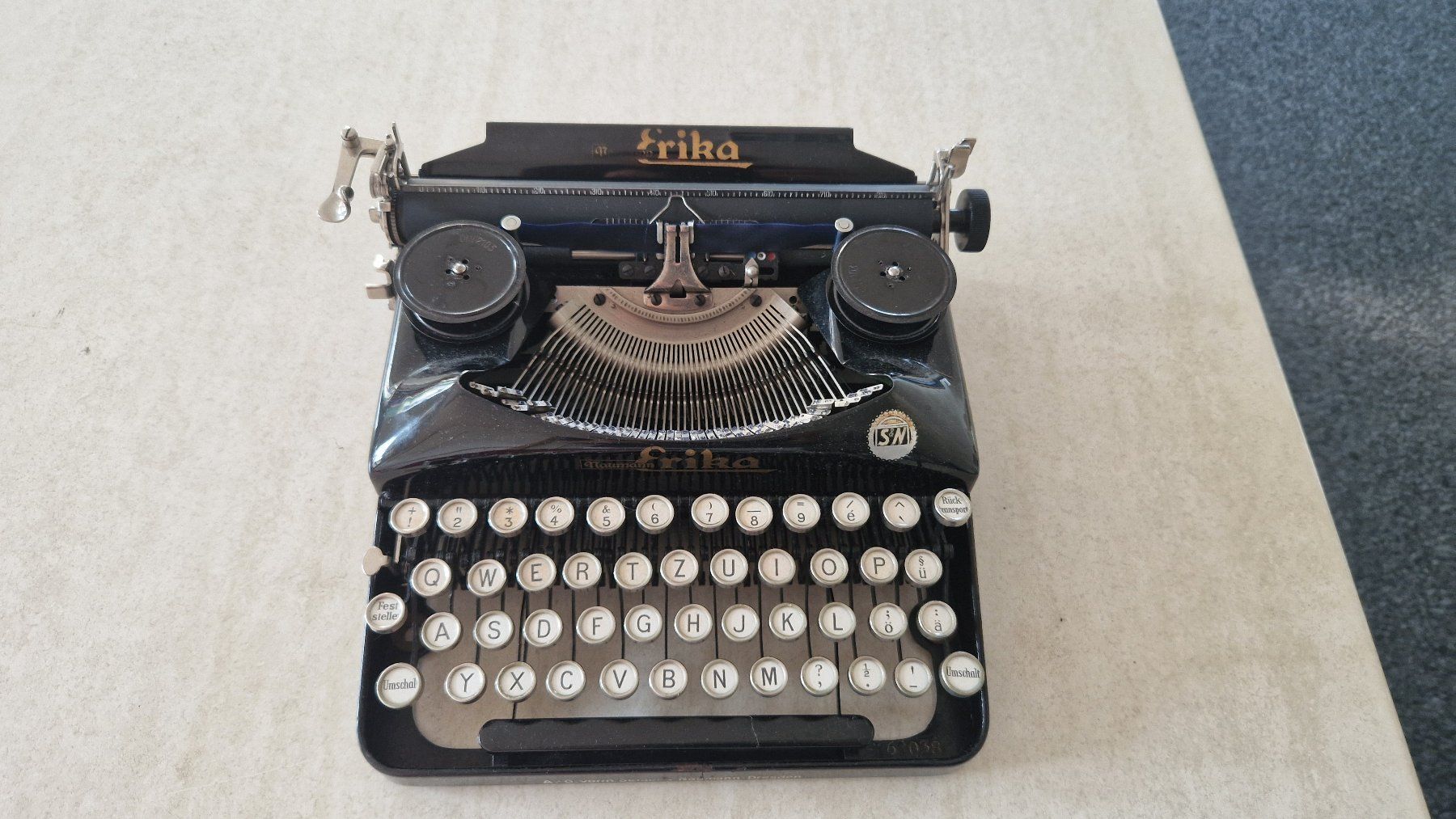 Erika Macchine da scrivere: Schreibmaschine Erika – Usato da Regensdorf venduto da Beeker