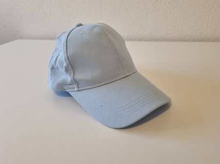 Casquette bleue claire