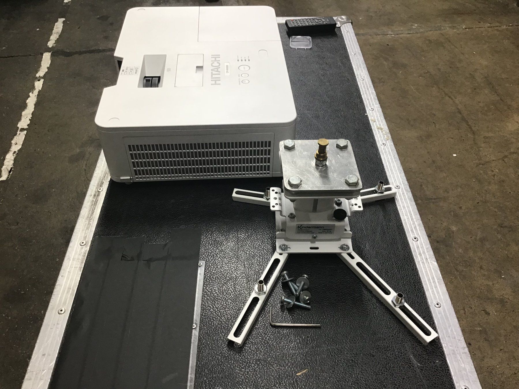 Hitachi Videoprojektoren: Projektor Hitachi CP-WX5500 – Gebraucht aus Leuggern von stagem 2