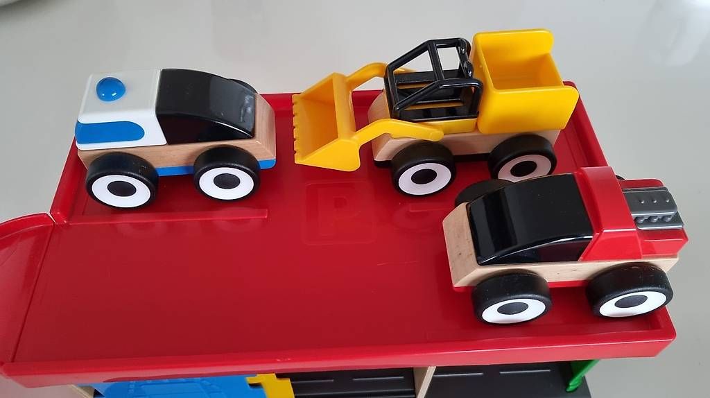 Giocattoli: IKEA LILLABO-Spielzeuggarage – Usato da Ehrendingen venduto da NSX-RR 1