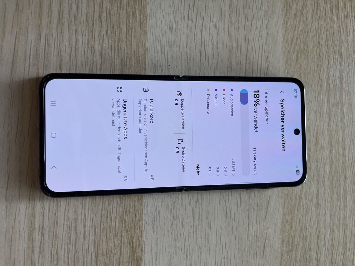 Samsung Handys / Smartphones: Samsung Zflip 4 – Gebraucht aus Biel/Bienne von ham_wf9n 7
