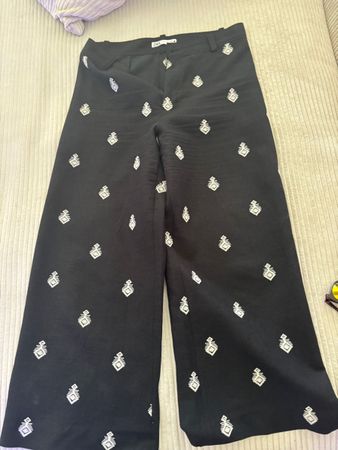 Pantalon noir Zara, taille L, va pour M , 7/8,
