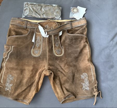 NEUE Lederhose Echtleder Gr.58, inkl. Gürtel und Hosenträger