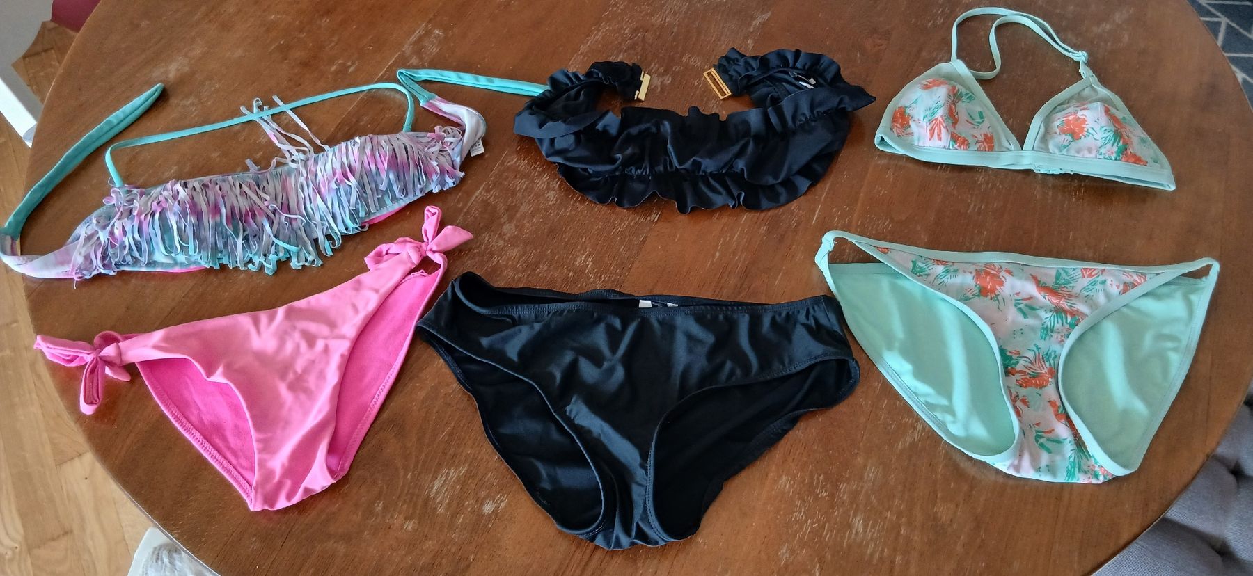 Badekleider & Bikinis: Bikini, Badehose S – Gebraucht aus Frauenfeld von Desis