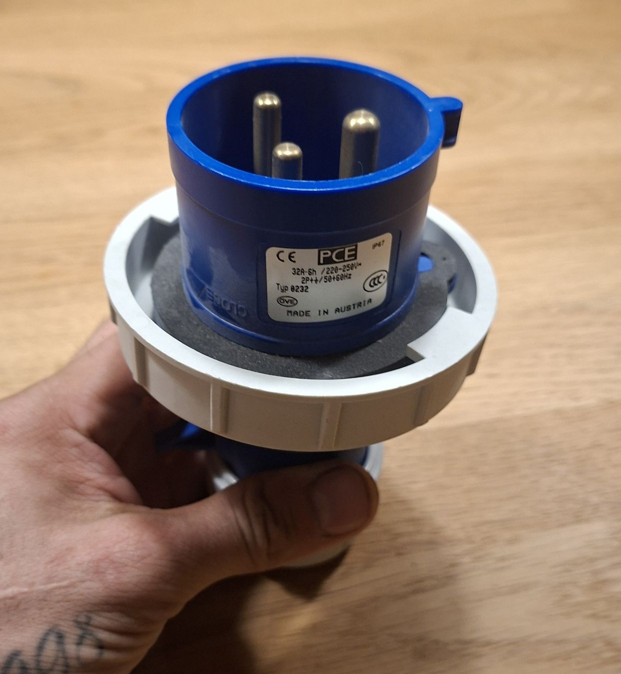 Spine: CEE Stwcker blau 16A – Nuovo (secondo la descrizione) da Winterberg ZH venduto da mel_xn25 1