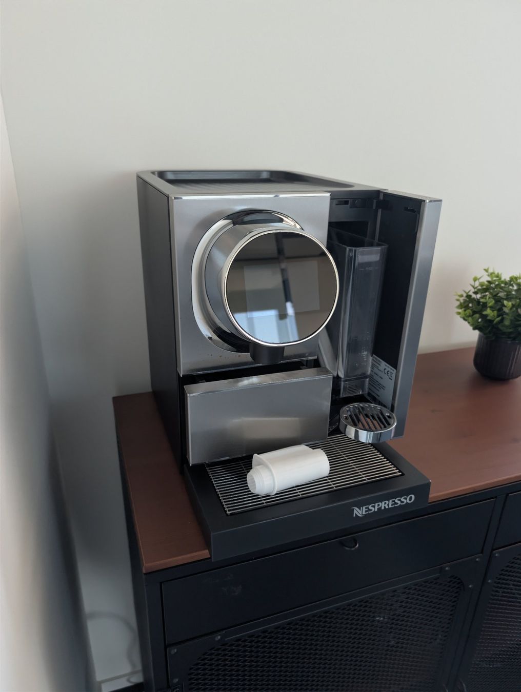 Nespresso Macchine per caffè & Macchine per espresso: Nespresso Pro Momento 100 Coffee – Usato da Rothenburg venduto da p.ll.x 1