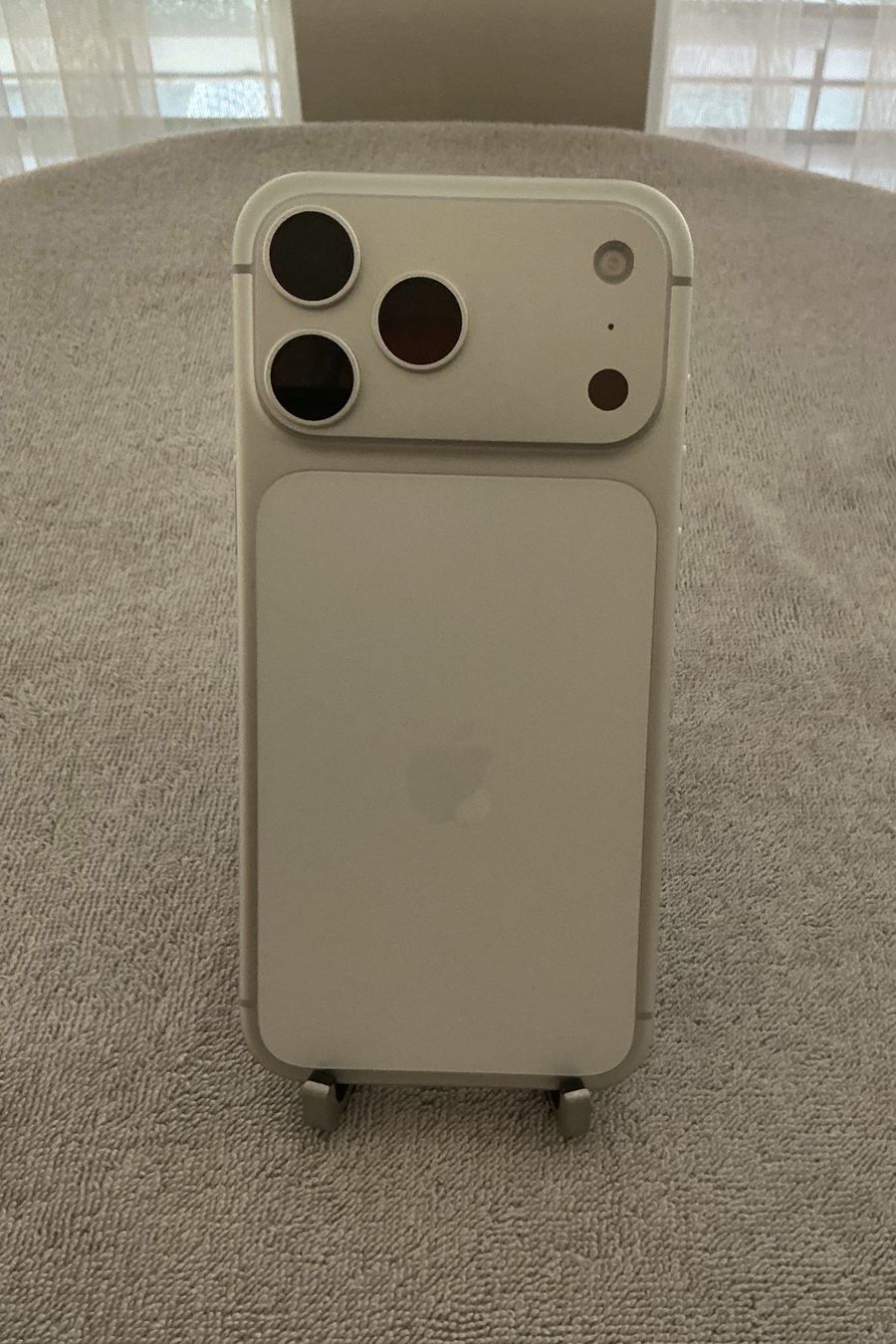 Apple Telefoni cellulari / Smartphones: iPhone 17 Pro Max 258 GB, Silber, Silicon Case, noch neu – Nuovo (secondo la descrizione) da Affoltern am Albis venduto da Sspiridon 6