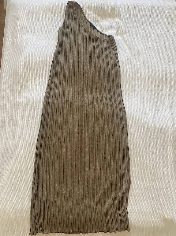 Kleider: Robe Massimo Dutti – Gebraucht aus Denges von chino37