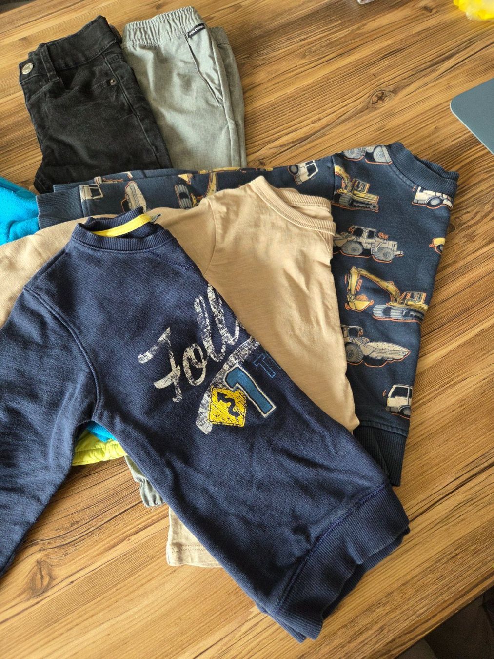 Lotti & Set di vestiti: Jungs-Set Gr. 104 Herbst / Winter – Usato da Rupperswil venduto da ecko_red 2