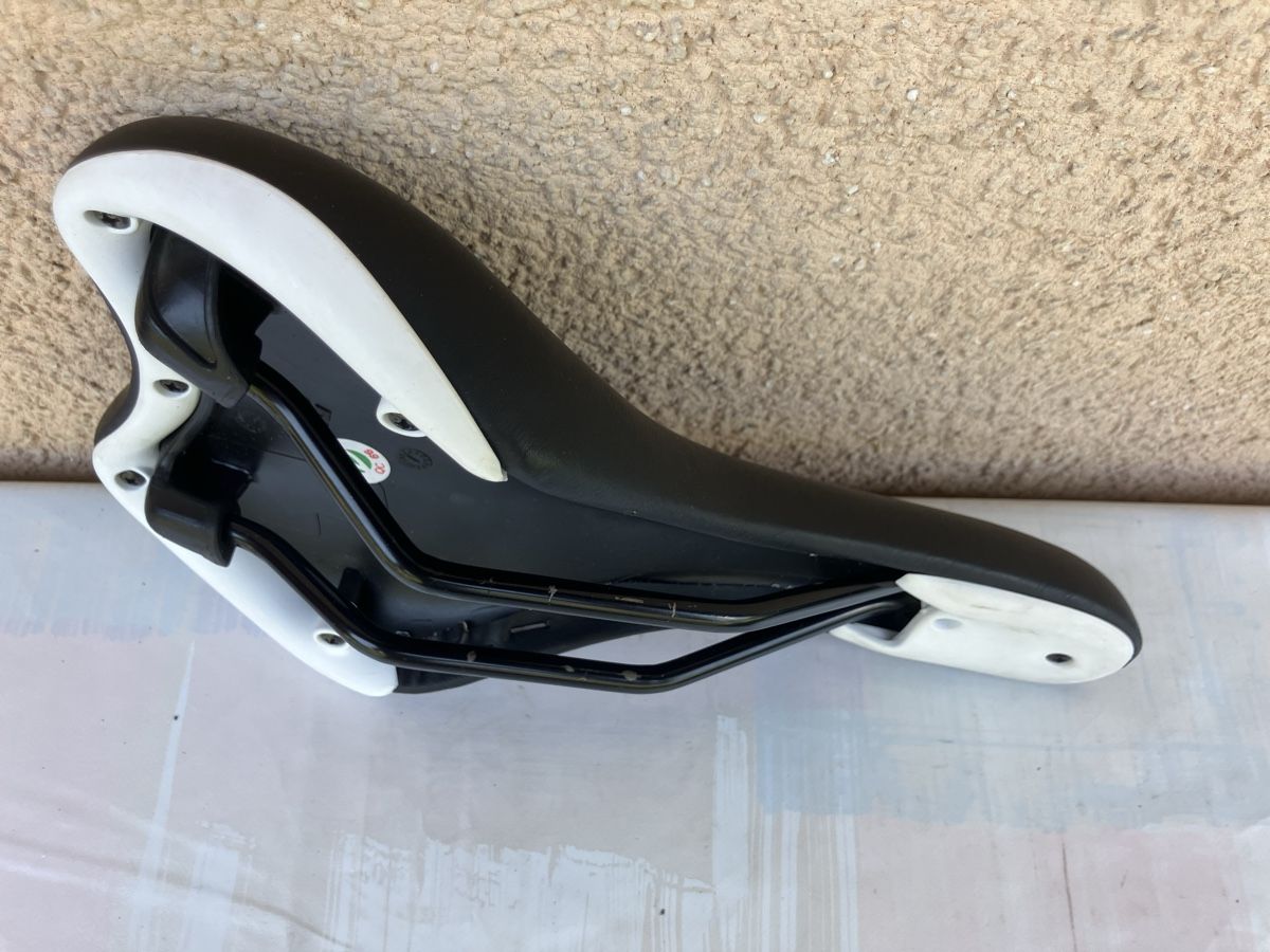 Pièces détachées: Velosattel gebraucht  – D'occasion à Trimbach par cendira 3