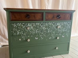 Upcycling-Unikat – liebevoll restaurierte Kommode mit origin