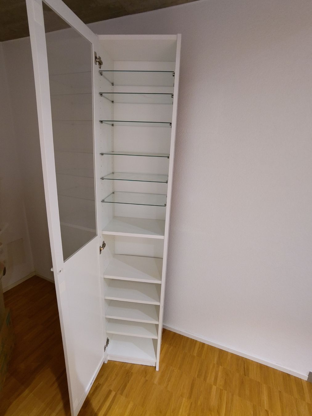 Scaffali: Billy hbt 202x40x28cm, mit Vitrine – Usato da Schmitten FR venduto da Dennu 1