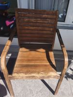 2 Gartenstühle aus Holz mit Armlehnen gebraucht. 