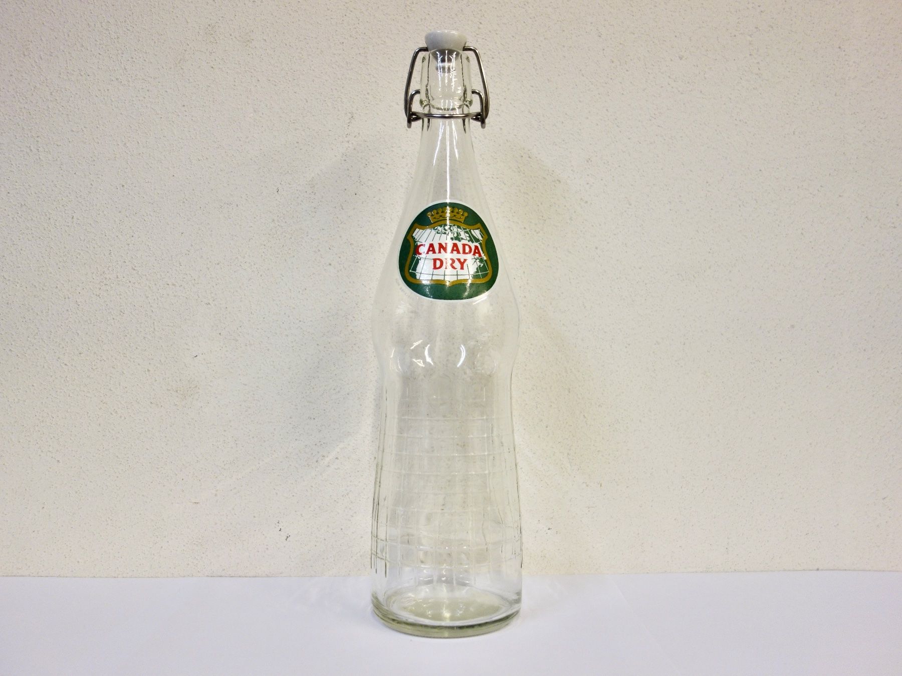 Bicchieri, Caraffe & Bottiglie: alte Flasche CANADA DRY GINGER ALE Vintage 1966 – Usato da Kerzers venduto da Flaschenposten