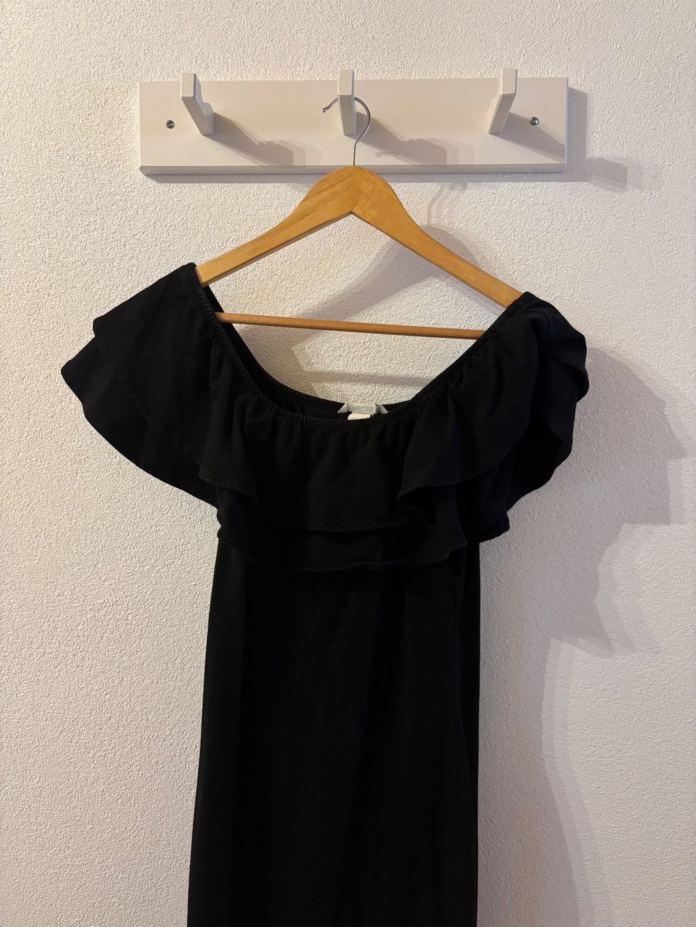 H&M Vestiti: Robe noire – Usato da Grandvillard venduto da Elsa.Del