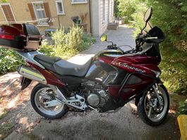 Motorrad Honda XL 1000VA Varadero rot