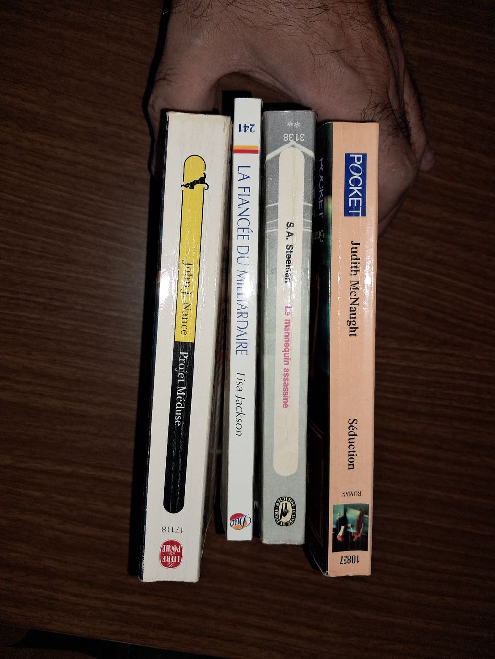Bücher: Lot de 4 livres de poche – Gebraucht aus Le locle von juliensaran 1