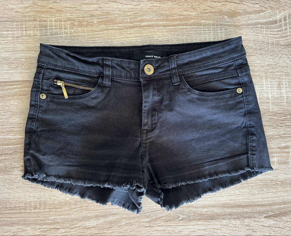 Tally Weijl Pantaloni: Shorts Tally Weijl Gr 34 – Usato da Ebikon venduto da Regipe